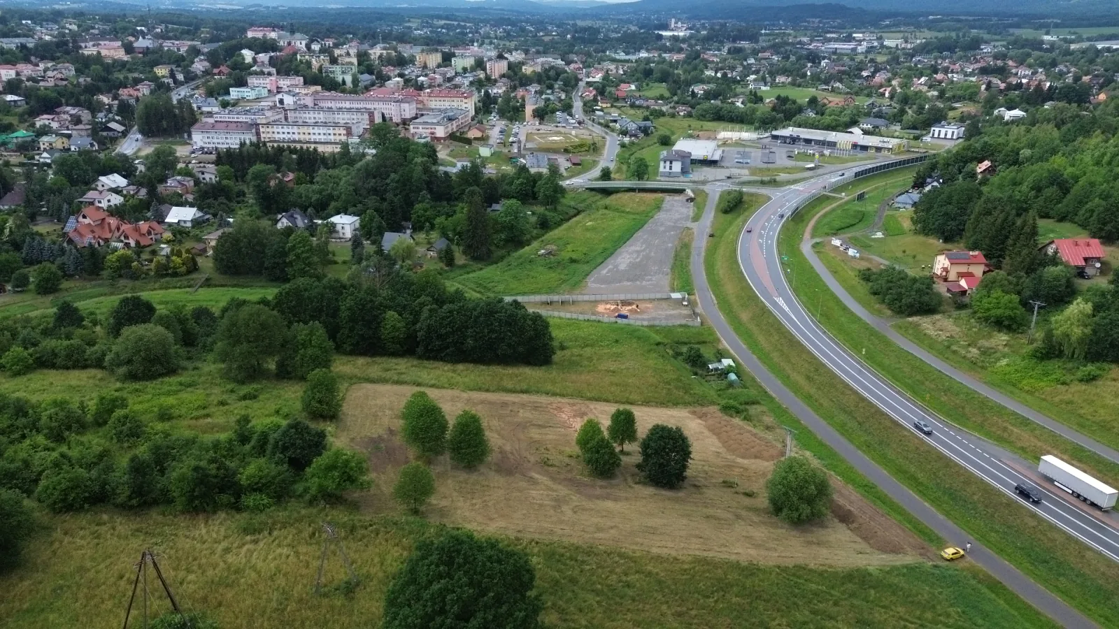 Widok na działki z panoramą Brzozowa