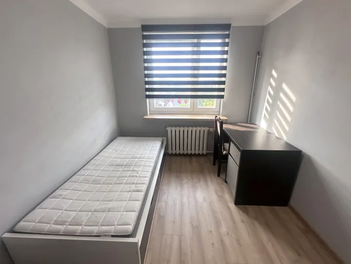 Pokój z meblościanką i tapczanem, jasna podłoga, Rzeszów · ul. Mikołajczyka
