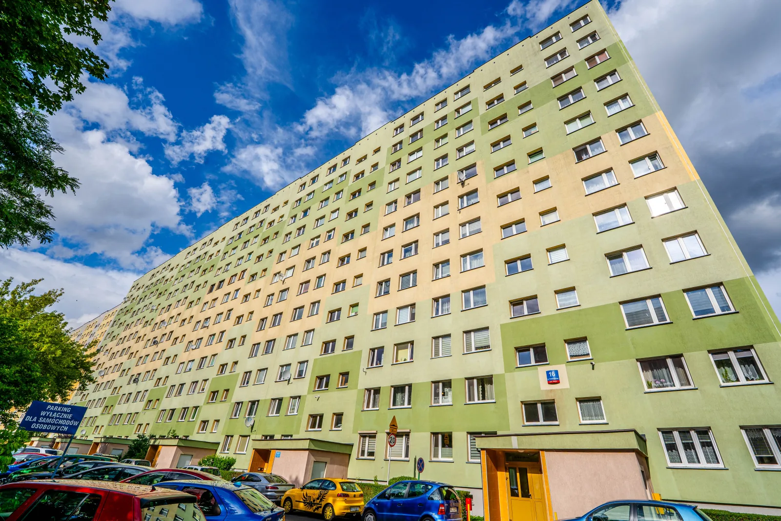 Blok przy ul. Podwisłocze z zewnątrz